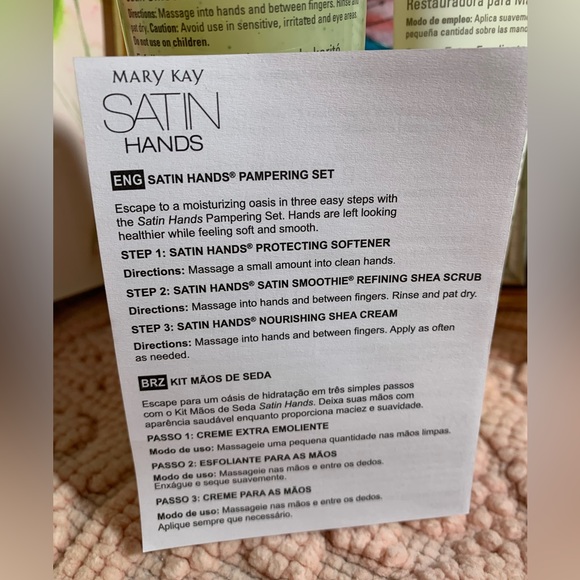 Mary Kay White Tea & Citrus Satin Hands® Pampering Set - Picture 6 of 7